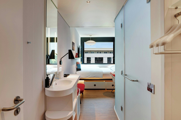 Bathroom 5, citizenM Seattle South Lake Union, Seattle