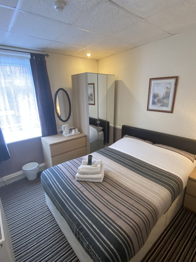 Bedroom 3, Grange House Hotel, Blackpool