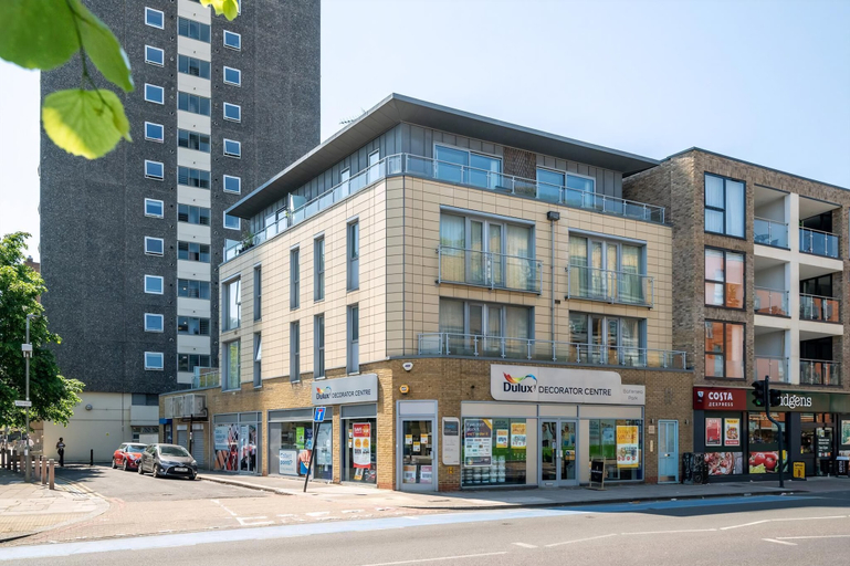Exterior & Views, Bright & Spacious Battersea Flat, London