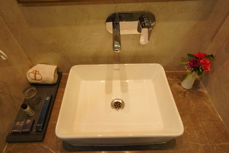 Bathroom 3, Hotel Luxe Opera NH8 - 7km from IGI Delhi Airport, Delhi