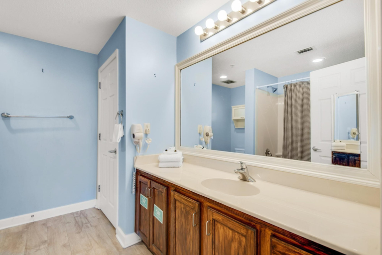 Bathroom 4, Sterling Reef 802, Bay