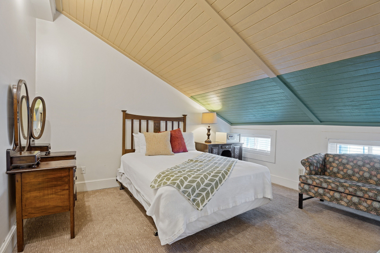 Bedroom 4, Grenoble House, Orleans
