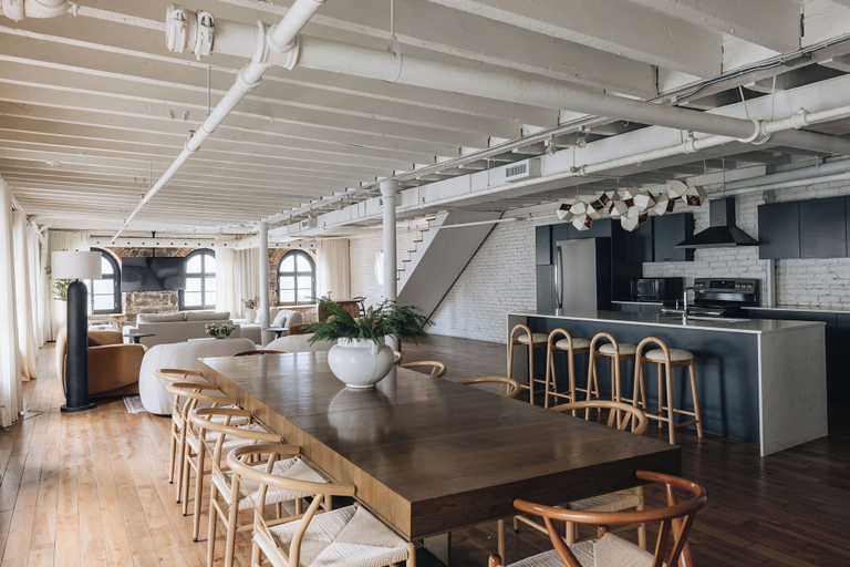 Food & Drinks 5, Saint Sulpice Lofts by Bakan - Old Montreal, Montréal