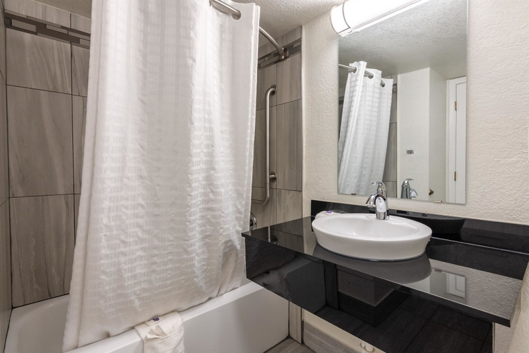 Bathroom 5, Motel 6 North Little Rock, AR - McCain, Pulaski