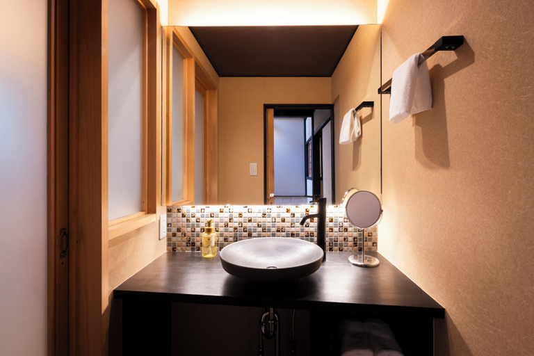 Bathroom 3, Rinn Gojo Mibugawa East, Kyoto