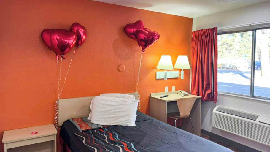 Bedroom 3, Motel 6 Big Bear Lake, CA, San Bernardino
