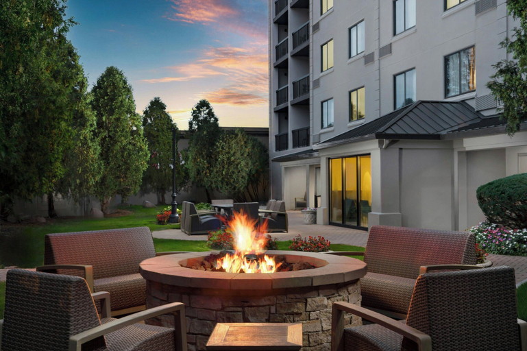 Food & Drinks 5, Courtyard by Marriott Chicago Midway Airport, Cook