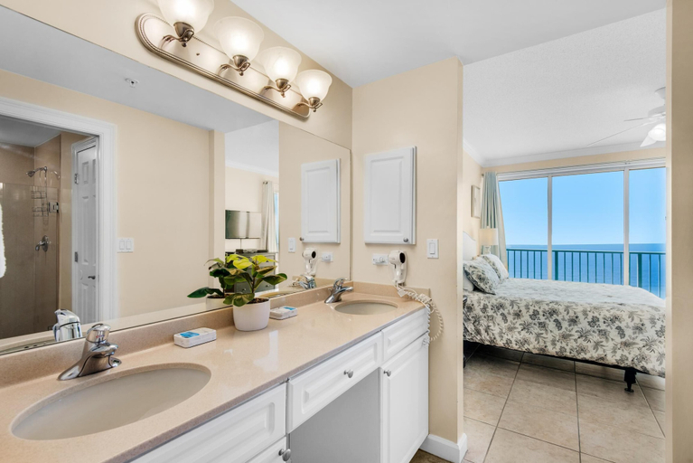 Bathroom 3, Boardwalk 1810, Bay