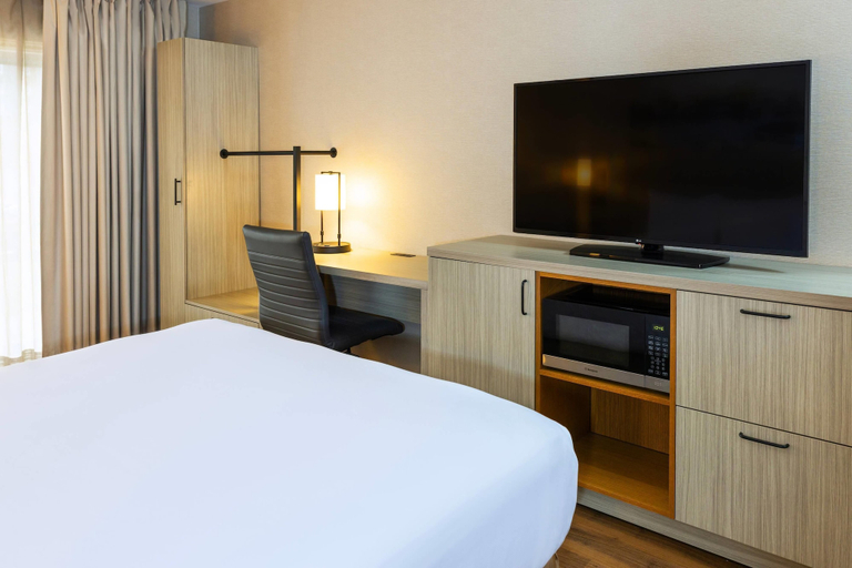 Bedroom 3, Comfort Inn, Yarmouth