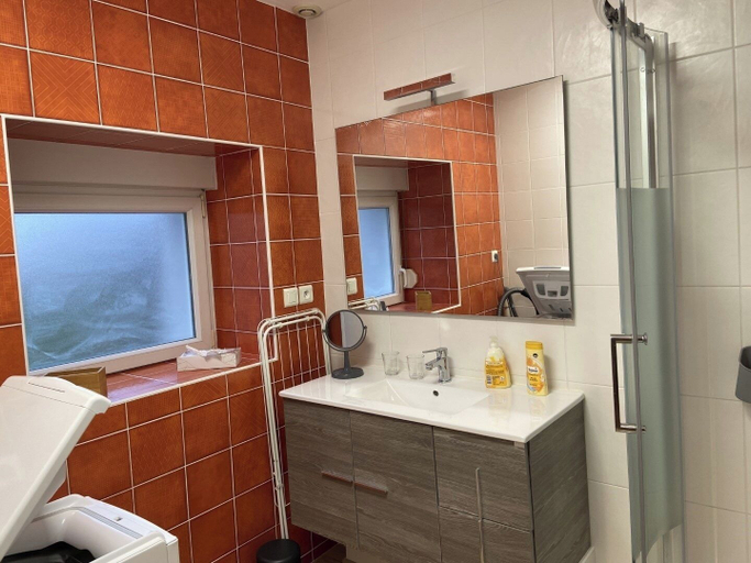 Bathroom 5, Appartements de la Baie, Finistère