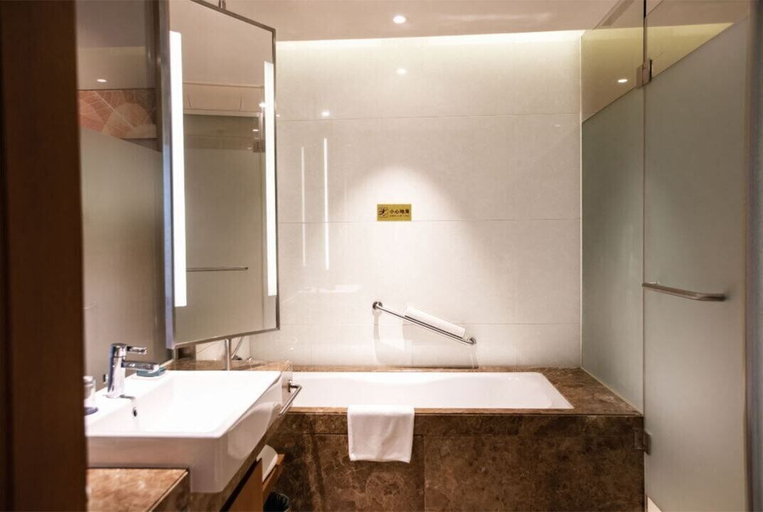 Bathroom 5, Doubletree By Hilton Hotel Jiaxing, Jiaxing