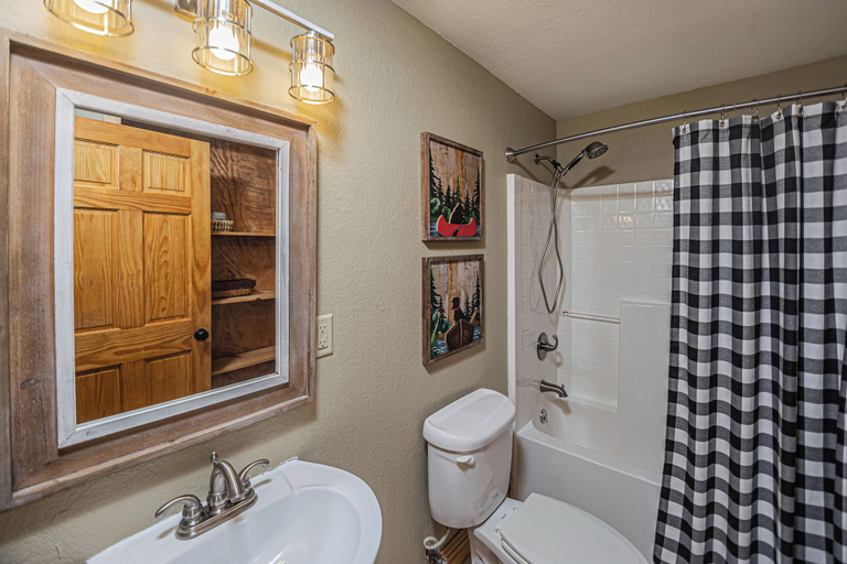 Bathroom 3, Bear Paws by Taylor Made Deep Creek, Garrett