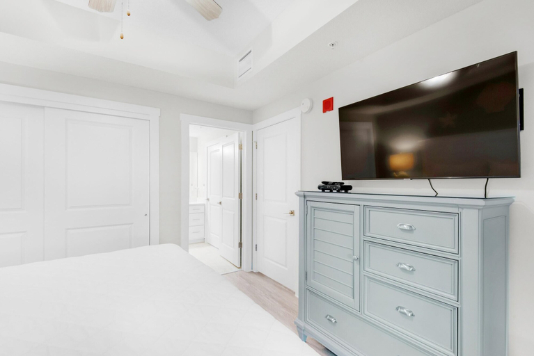 Bedroom 2, Calypso 3-807, Bay