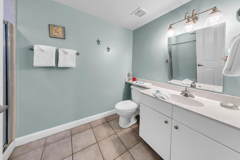 Bathroom 3, Shores of Panama 830, Bay