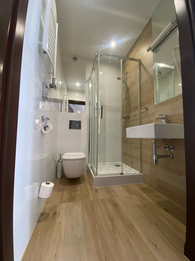 Bathroom 5, Hotel Pod Kamieniem, Bochnia