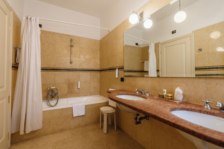 Bathroom 5, Hotel Villa Sofia, Brescia