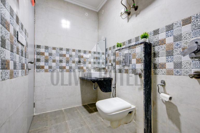 Bathroom, Olivia Hotels @ Delhi Airport, Delhi