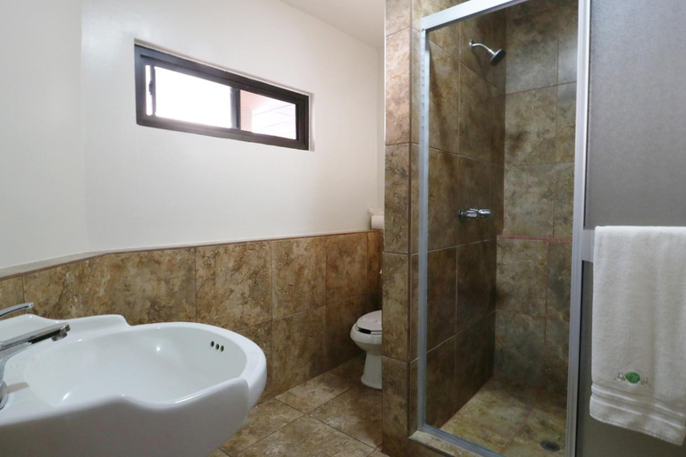 Bathroom 2, HOTEL BUGAMBILIAS, Ensenada