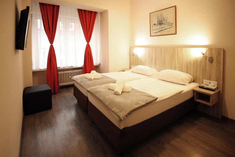 Bedroom 5, Hotel Paris, Düsseldorf