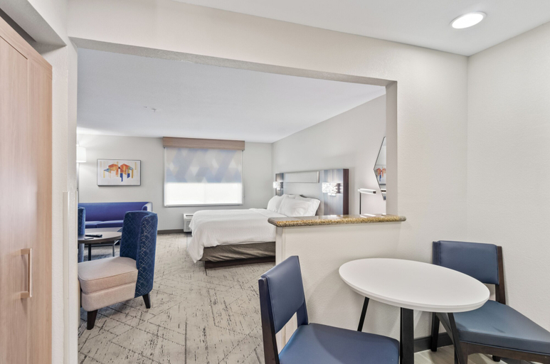 Bedroom 3, Holiday Inn Express & Suites MOUNT AIRY by IHG, Surry