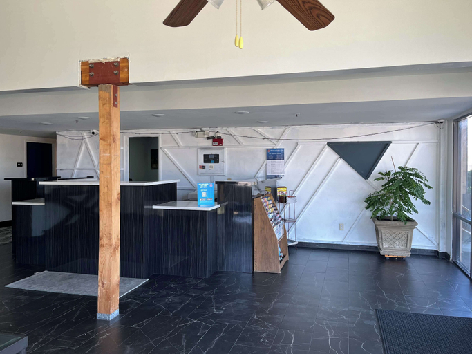 Others 5, Studio 6 Suites Delano, CA, Kern