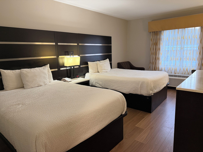 Bedroom 3, Days Inn by Wyndham Budd Lake, Morris
