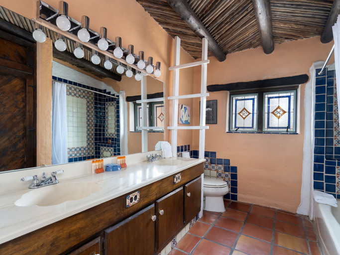 Bathroom, Caster's Retreat by Kokopelli Property Management, Santa Fe