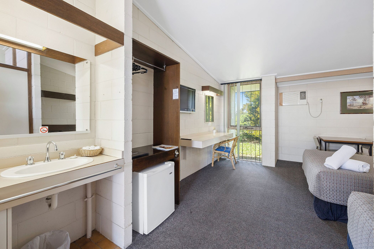 Bathroom 3, Coal Creek Motel, South Gippsland - West