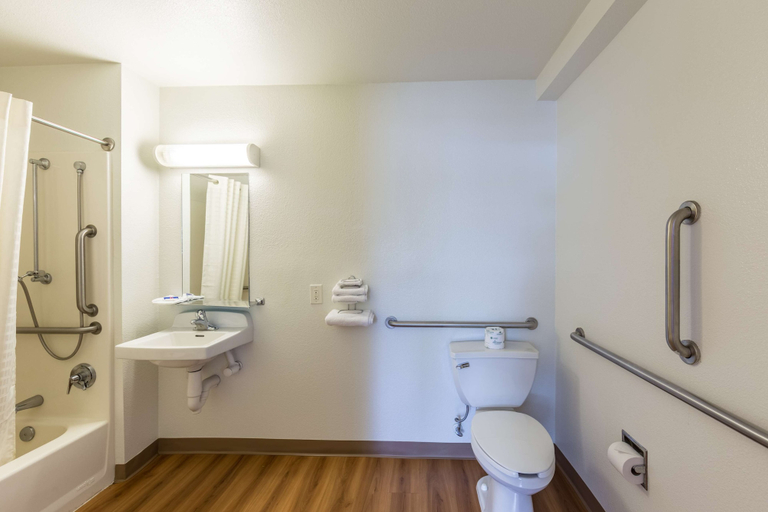 Bathroom 4, Motel 6 Klamath Falls, OR, Klamath