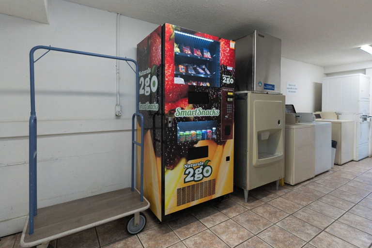 Food & Drinks, Motel 6 Cincinnati, OH, Hamilton