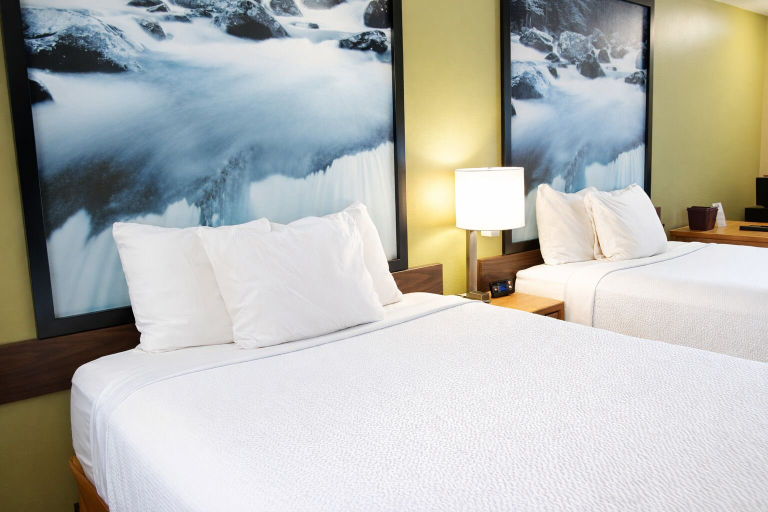Bedroom 5, Super 8 by Wyndham Antigo, Langlade