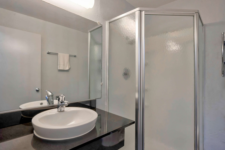 Bathroom 4, Motel 6 Lumberton, NC, Robeson