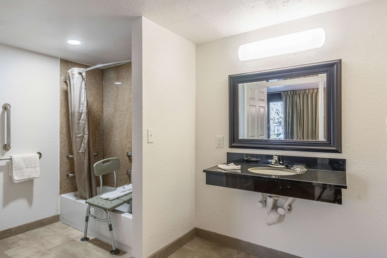 Bathroom 4, Studio 6 Little Rock, AR - West, Pulaski