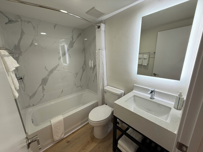 Bathroom 4, Travelodge by Wyndham Imperial/El Centro, Imperial