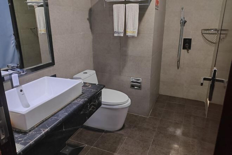 Bathroom 3, Chunguang Hotel, Guyuan