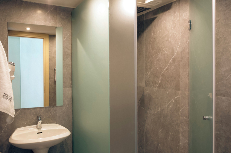 Bathroom 5, Zeus Dolce by Wyndham Athens, Attica