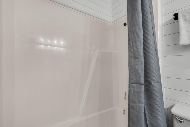 Bathroom 3, Top of the Gulf 807, Bay