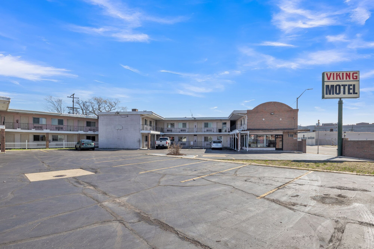 Exterior & Views 2, Viking Motel, Wayne