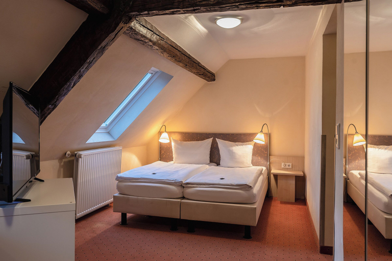 Bedroom 3, Hotel-Pension Altes Weinhaus, Neustadt an der Weinstraße