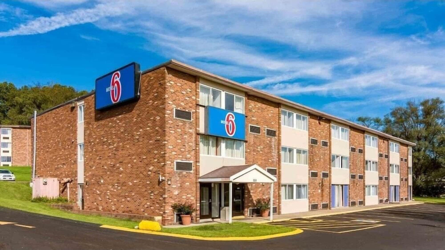 Exterior & Views 2, Motel 6 New Stanton, PA, Westmoreland