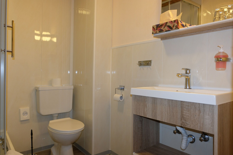 Bathroom 5, Hotel Zum Weissen Lamm, Odenwaldkreis