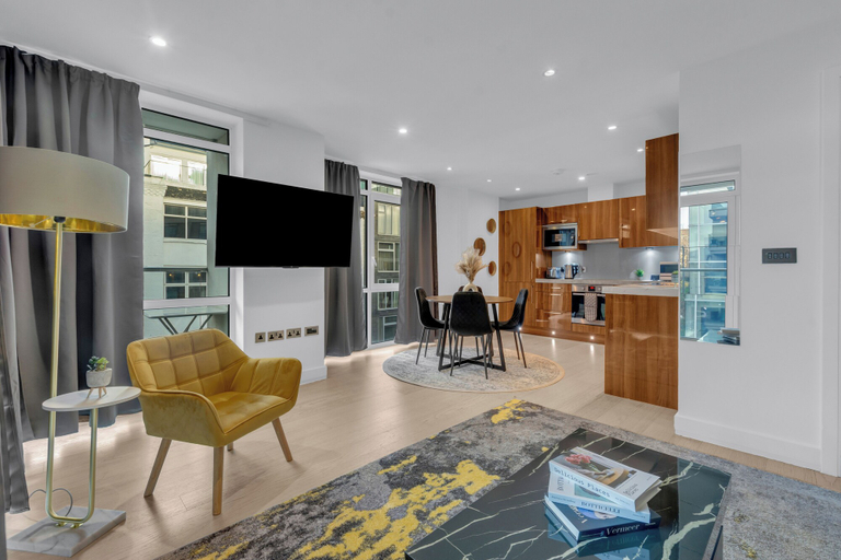 Others 5, Two Bed Serviced Apt in Old Street, London