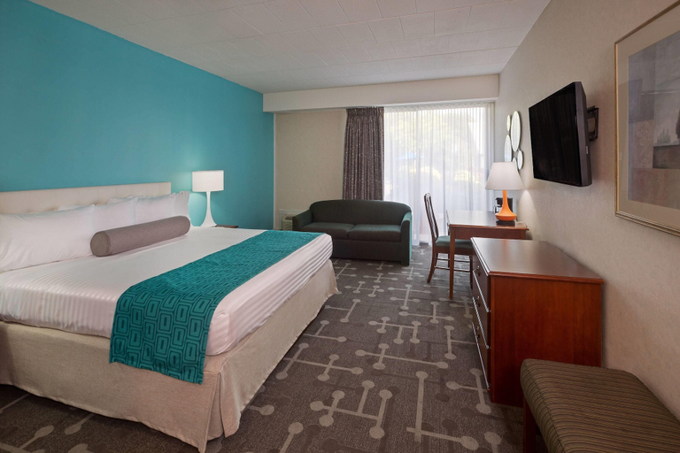 Bedroom 3, Howard Johnson Hotel by Wyndham Toms River, Ocean