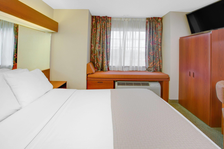 Bedroom 2, Microtel Inn & Suites by Wyndham Hattiesburg, Lamar
