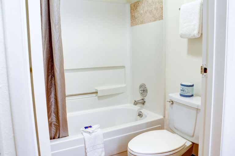 Bathroom 5, Motel 6 Bishop, CA, Inyo