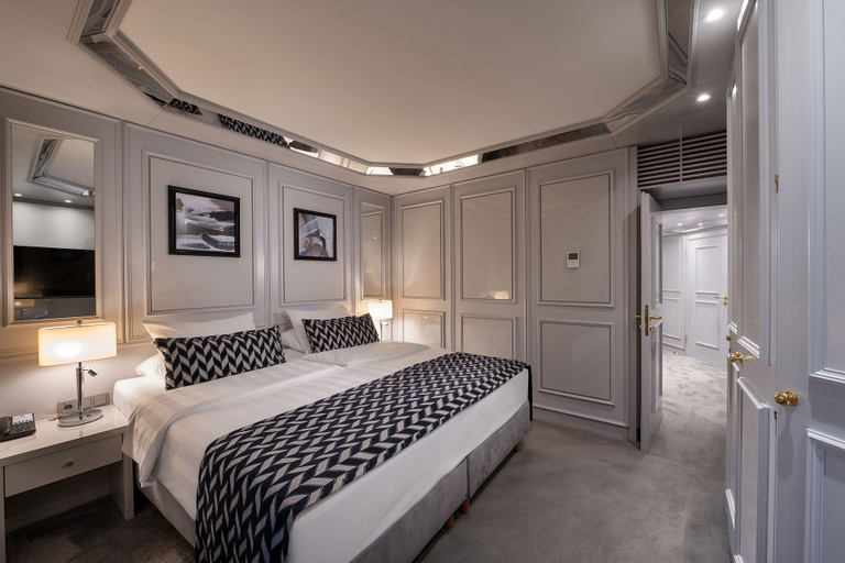 Bedroom 4, Maritim Hotel Bremen, Bremen