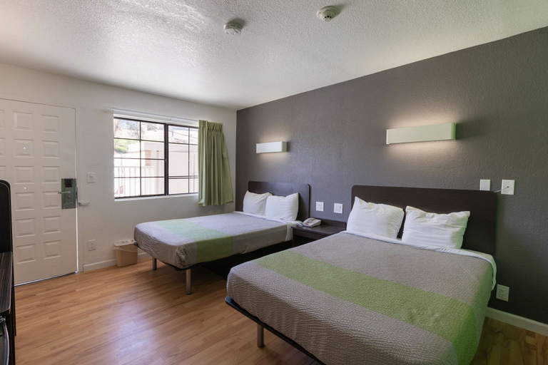Bedroom 3, Studio 6 Barstow, CA, San Bernardino