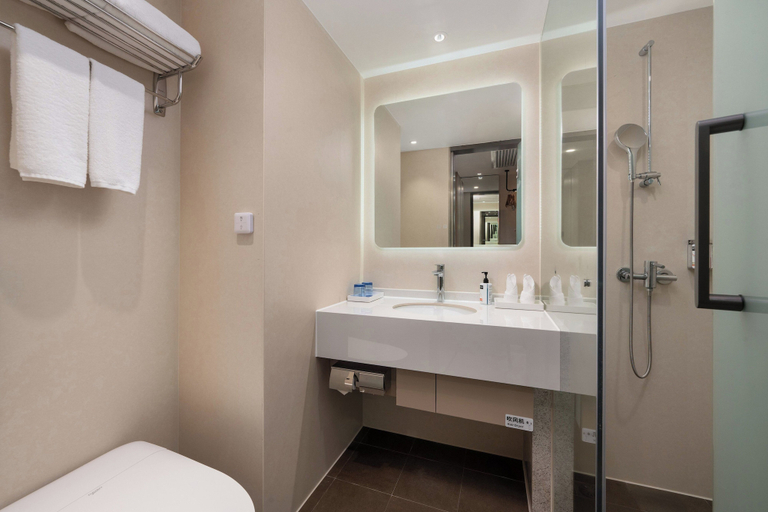 Bathroom 4, Holiday Inn Express SHANGHAI PUTUO by IHG, Shanghai