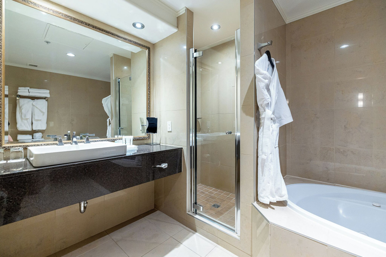 Bathroom 5, Hotel Manoir Victoria, Communauté-Urbaine-de-Québec