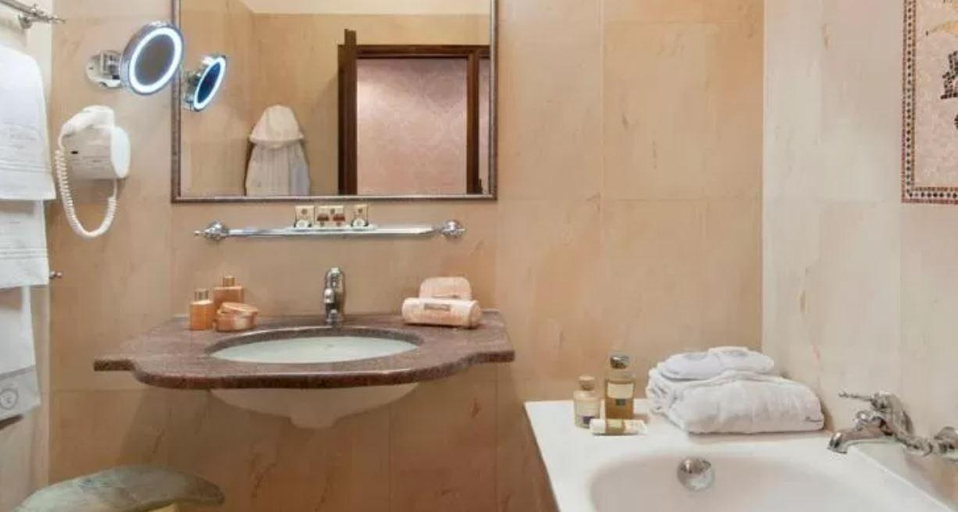 Bathroom 4, Grand Hotel Bristol, Verbano-Cusio-Ossola